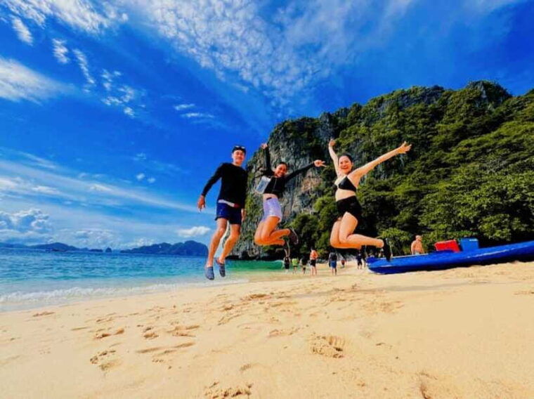 el-nido-private-customized-tour-with-snake-island-caves