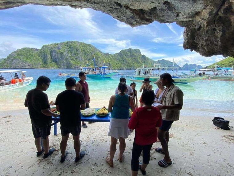 el-nido-private-tour-b-with-snake-island-and-caves