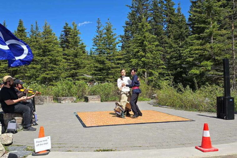 explore-9-iconic-banff-spots-in-1-epic-daypax-12-group