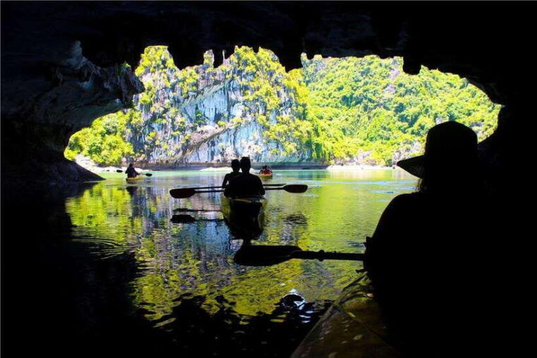 explore-halong-bay-with-cozy-bay-cruise-2-days-1-night