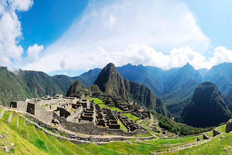 extraordinary-peru-13d-huacachinaurosmachu-picchu