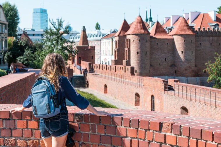 family-tour-of-warsaw-old-town-with-fun-activities-for-kids