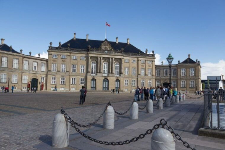 fast-track-amalienborg-palace-museum-copenhagen-private-tour
