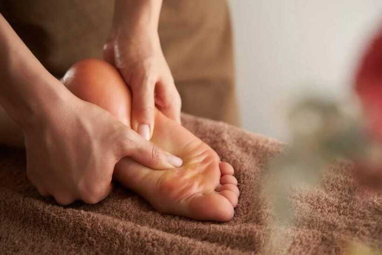 foot-massage-mobile-massage-at-your-hotel-in-bali