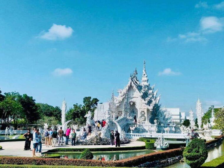 from-chiang-mai-chiang-rai-white-blue-and-red-temple-tour