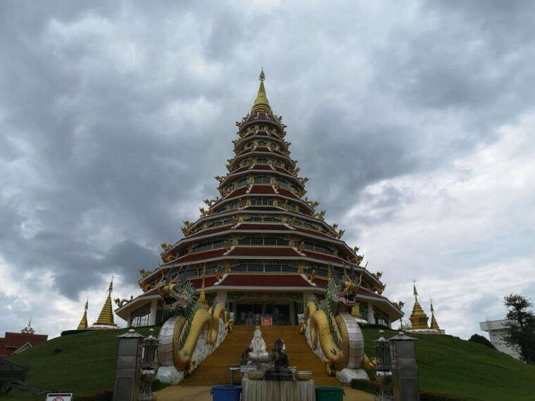 from-chiang-mai-chiang-rai-white-blue-templeblack-house