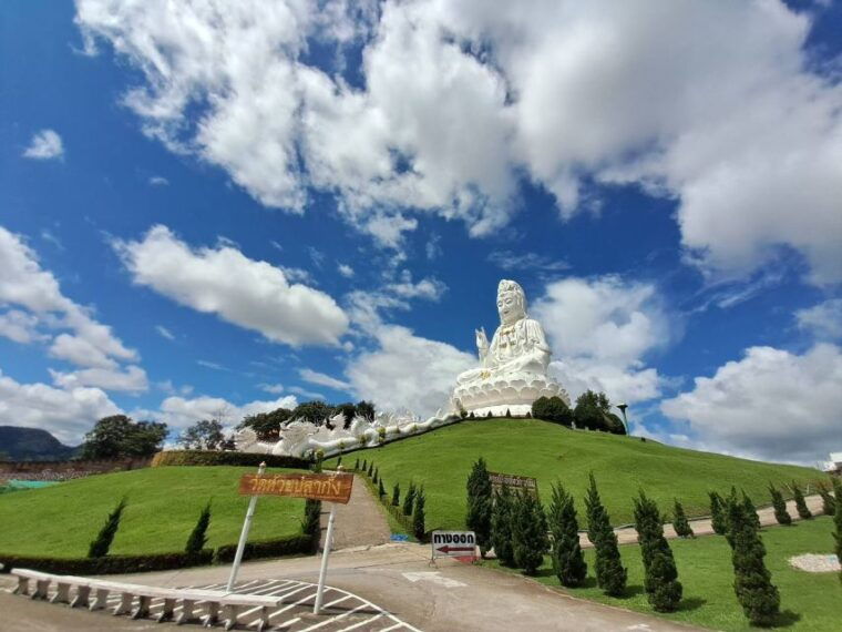 from-chiang-rai-famous-temples-and-golden-triangle-day-tour