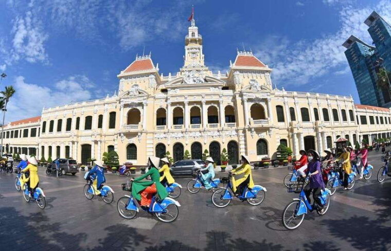 from-ha-noi-ha-long-bay-day-1-day-with-kayaking-swimming