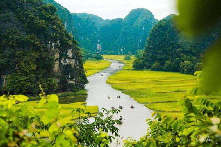 from-ha-noi-ninh-binh-hoa-lu-trang-an-tam-coc-and-mua-cave