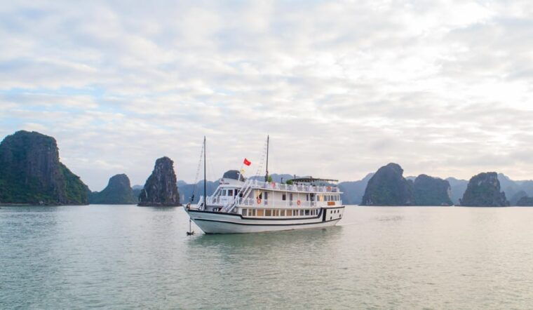 from-hanoi-3-day-ha-long-bay-cruise-with-ninh-binh-tour
