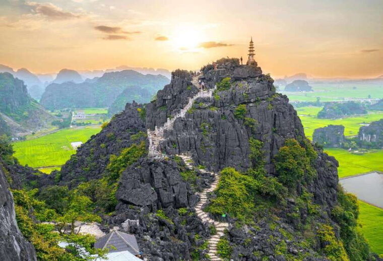 from-hanoi-4-day-ninh-binh-ha-long-bay-ha-giang-loop-tour