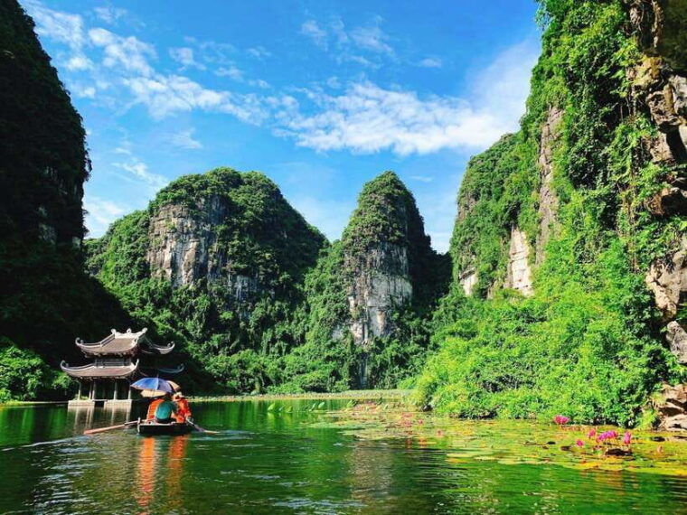 from-hanoi-hoa-lu-trang-an-mua-cave-1-day-trip