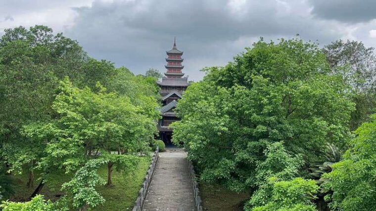from-hanoi-trang-an-bai-dinh-pagoda-mua-cave-private-tour