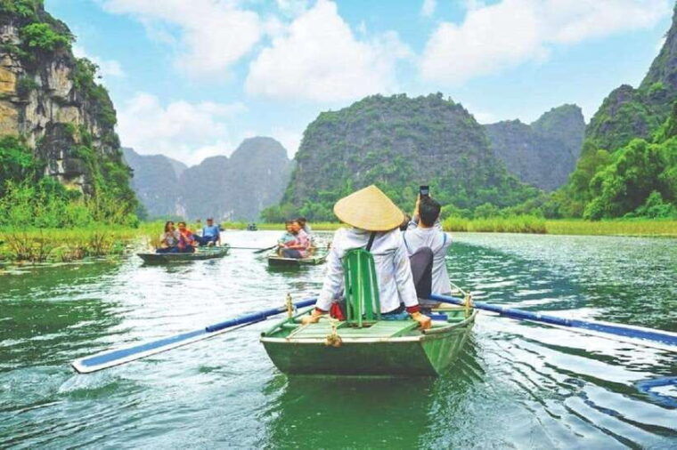 from-hanoi-trang-an-boat-bai-dinh-pagoda-mua-cave-tour