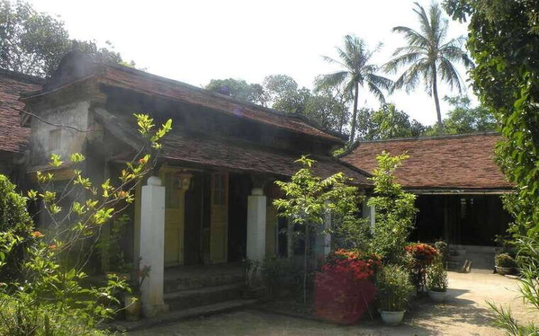 from-hue-explore-thuy-bieu-village-cycle-cook-relax