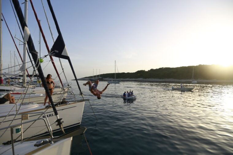 from-hvar-pakleni-islands-red-rocks-comfort-sailboat-tour