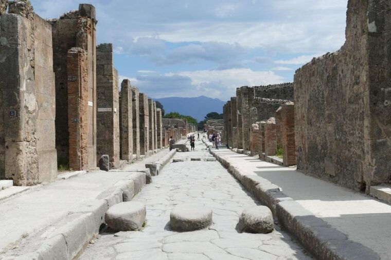 from-naples-pompeii-and-positano-private-day-tour