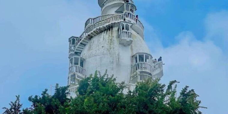 from-negombo-ambuluwawa-tower-tea-factorykandy-day-trip