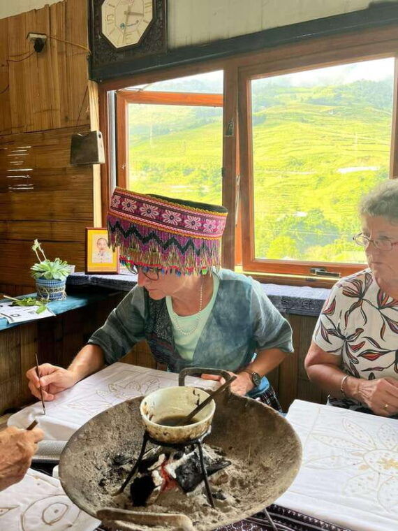 from-sapa-hmong-batik-traditional-workshop-private-tour