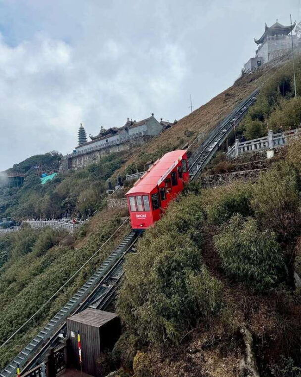 from-sapa-private-tour-to-fansipan-peak-with-scenic-views