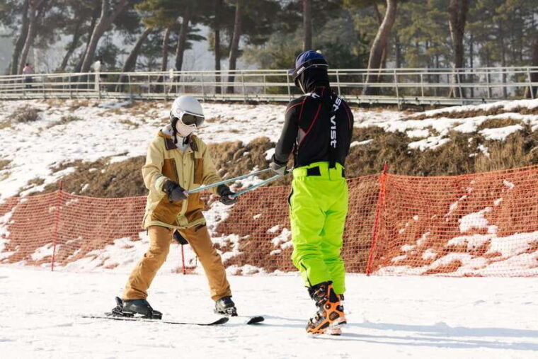 from-seoul-korea-ski-tour-jisan-forest-resort
