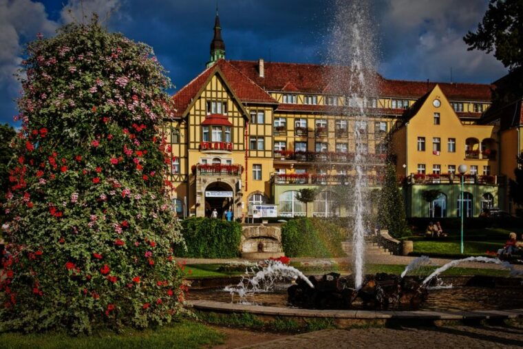 from-wroclaw-full-day-stolowe-mountains-trekking-tour