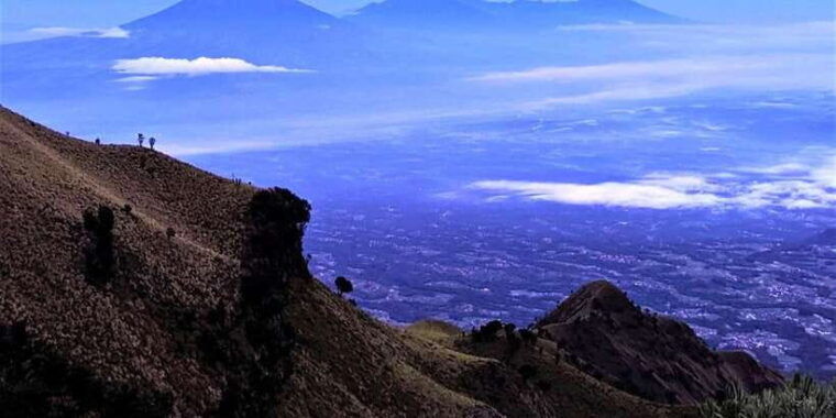 from-yogyakarta-mount-merbabu-one-day-hiking-tour