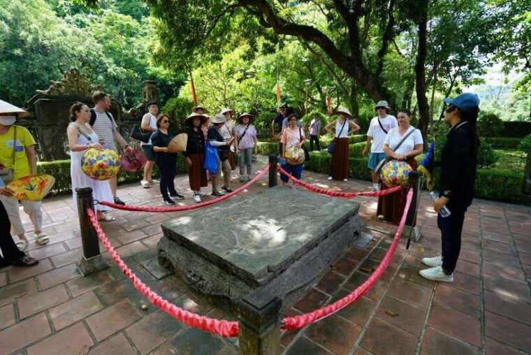 full-day-hoa-lu-tam-coc-mua-cave-buffet-tour-guide-bus