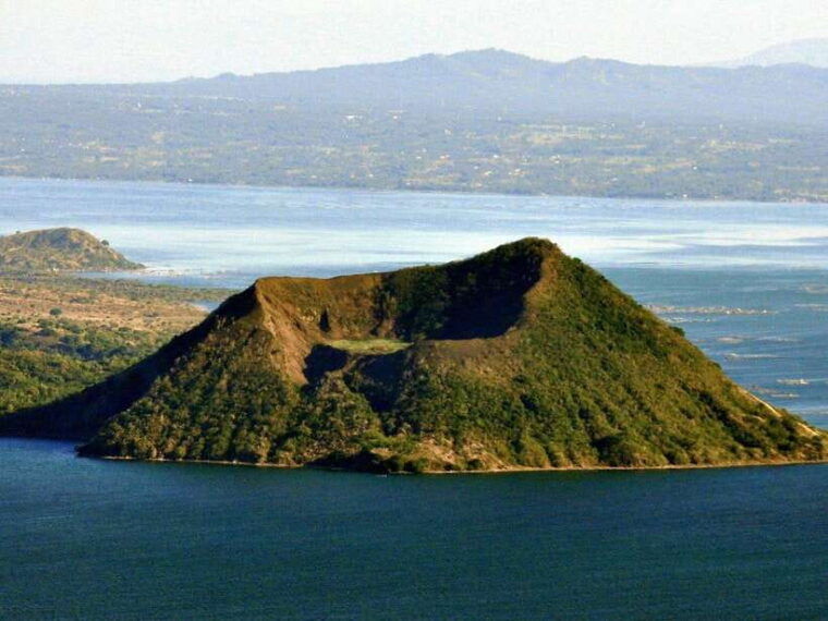 full-day-manila-city-tagaytay-taal-volcano-and-lake-tour