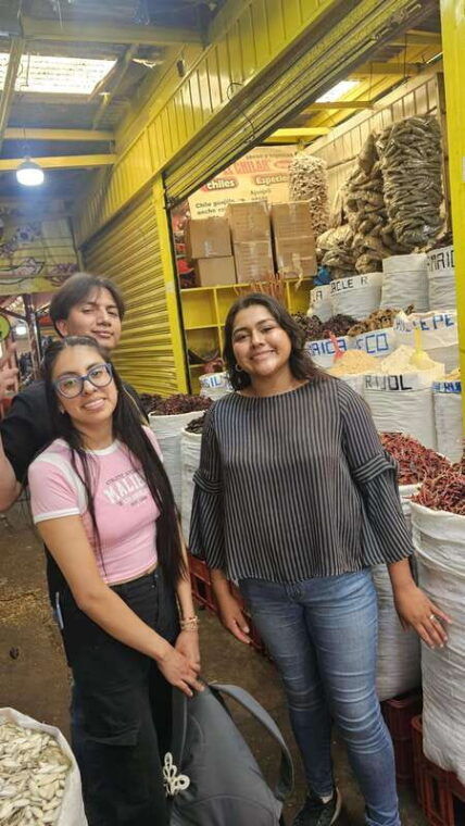 gastronomic-tour-in-the-market-of-supplies