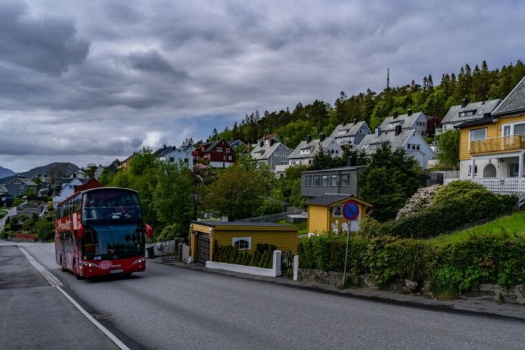 geiranger-city-sightseeing-hop-on-hop-off-bus-tour
