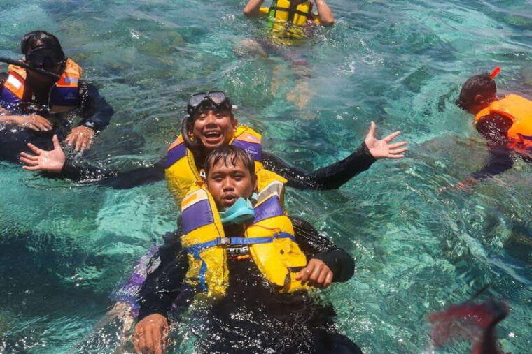 gili-islands-lombok-4-hour-private-group-snorkeling-trip