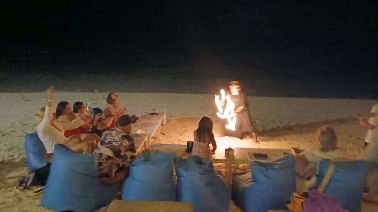 gili-trawangan-experience-the-gili-fireshow-with-cocktail