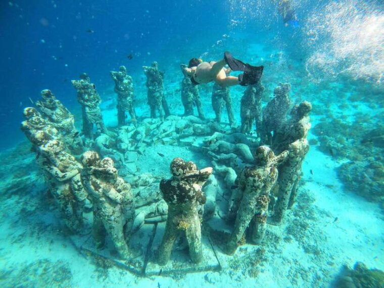 gili-trawangan-private-snorkeling-coral-statues-turtles