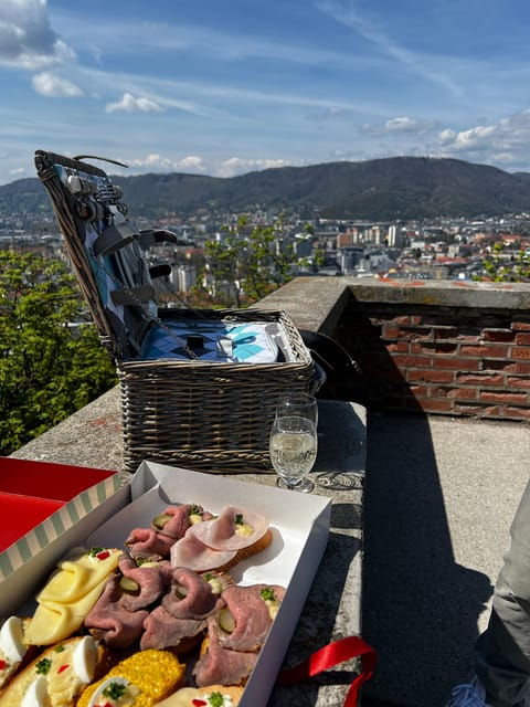 graz-funicular-ride-schlossberg-picnic-experience