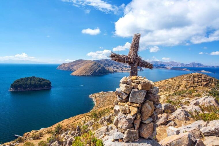 group-excursion-to-lake-titicaca-and-sun-island