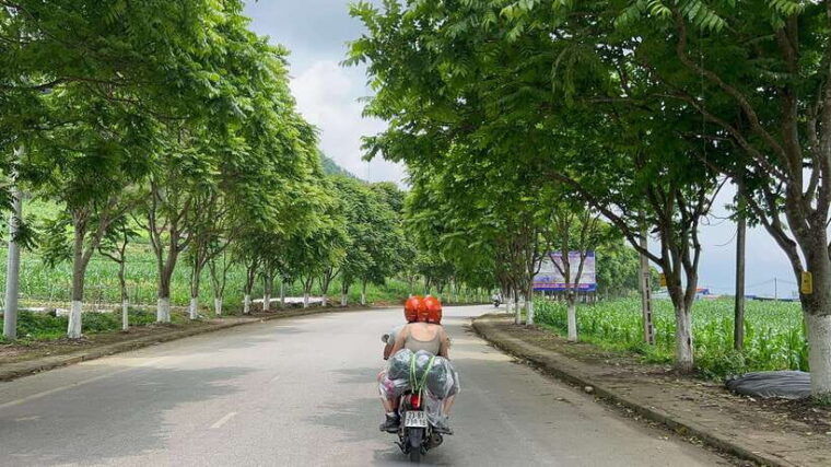 ha-giang-loop-motorbike-adventure-tour-with-easy-rider-4d3n