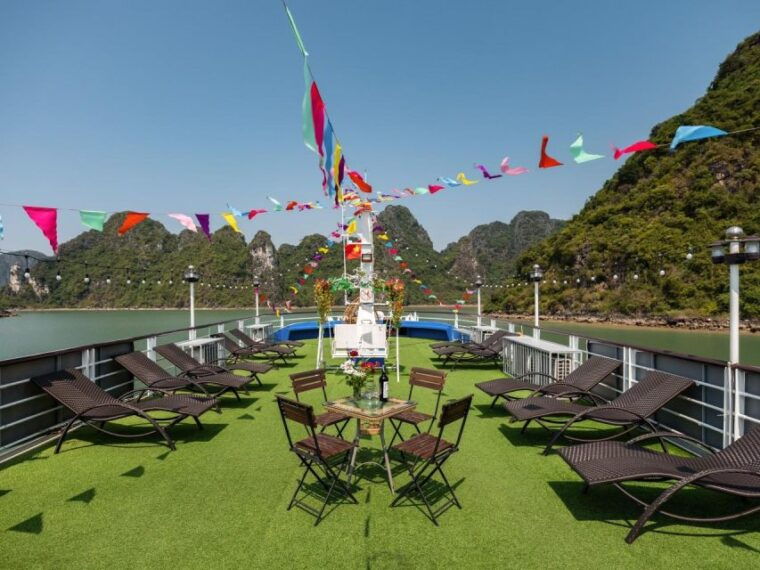 ha-long-afternoon-cruise-with-lunch-kayaking-and-swimming