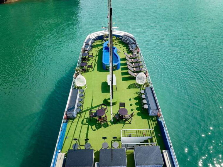 ha-long-bai-tu-long-bay-cruise-wt-kayakking-buffet-lunch