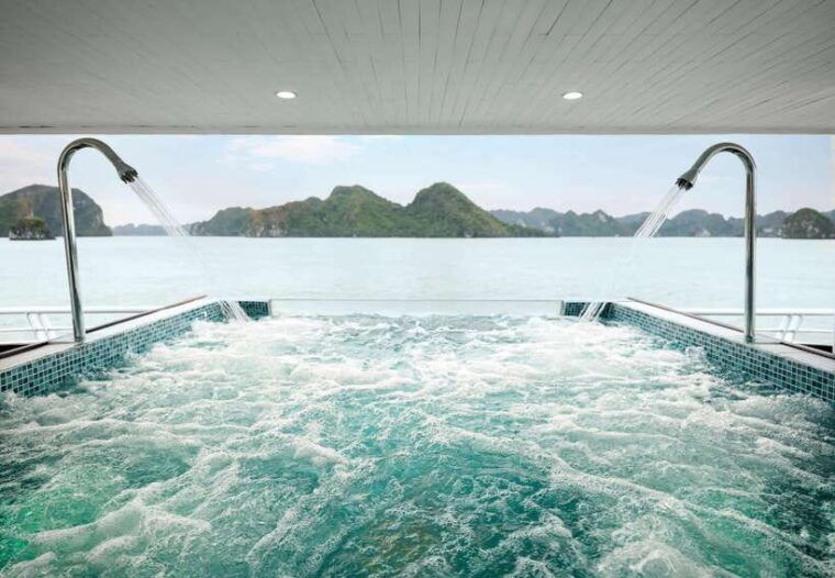ha-long-bay-luxury-day-cruise-lunch-kayakingsunset-party