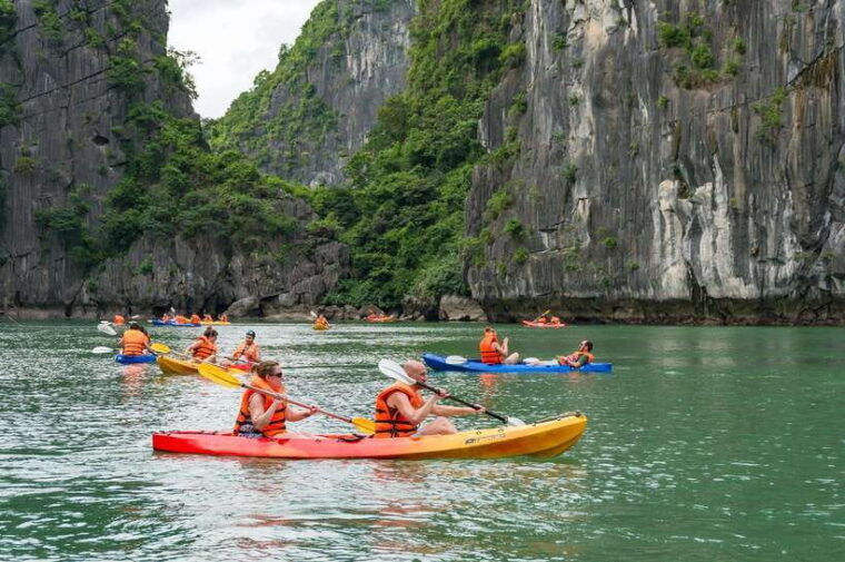 ha-long-bay-luxury-day-cruise-with-buffet-lunch