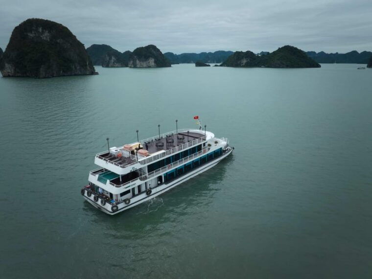 halong-bay-6-hours-trip-by-vdream-cruise-in-the-afternoon