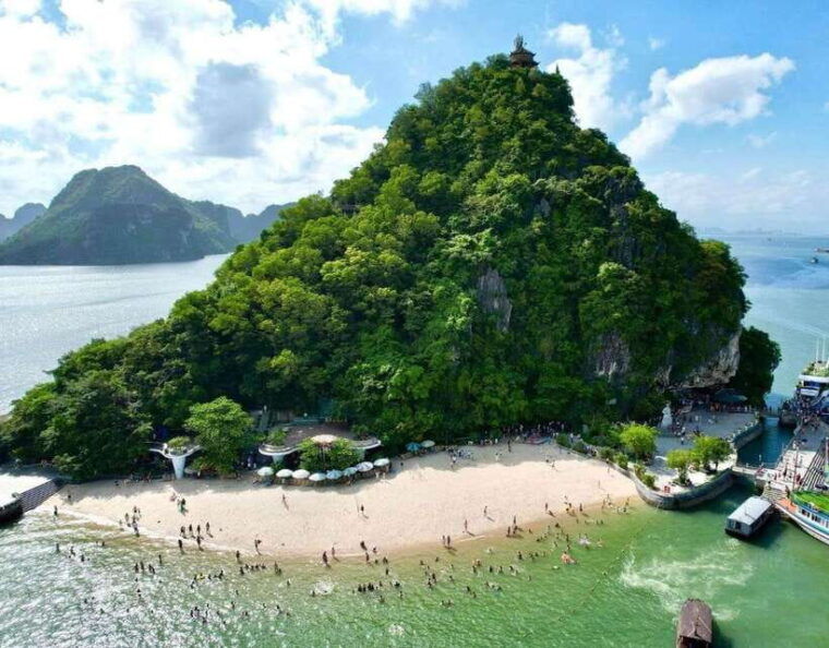 halong-bay-best-day-cruise-island-caves-kayak-transfer
