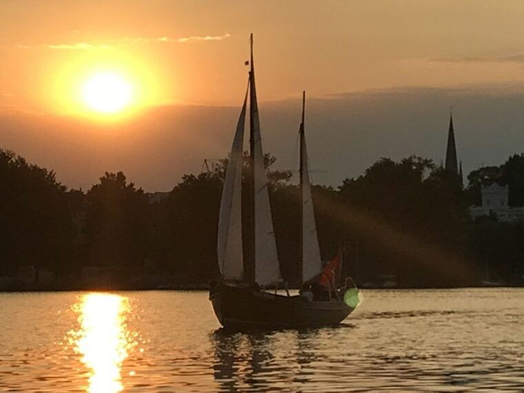 hamburg-alster-river-sailboat-tour-with-sundowner