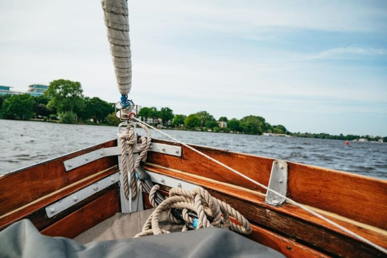 hamburg-alster-river-sailing-tour-on-a-2-masted-sailboat