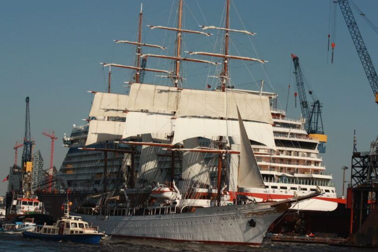 hamburg-line-f-hop-on-hop-off-bus-and-boat-tour