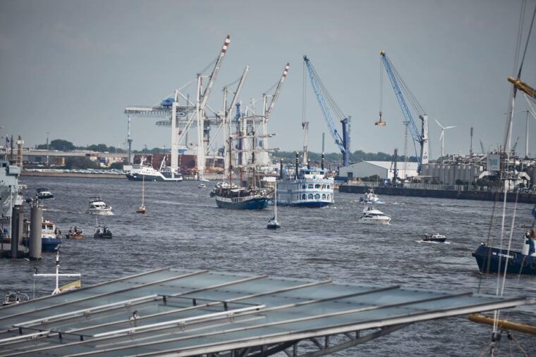 hamburg-port-anniversary-cruise-to-the-entry-parade
