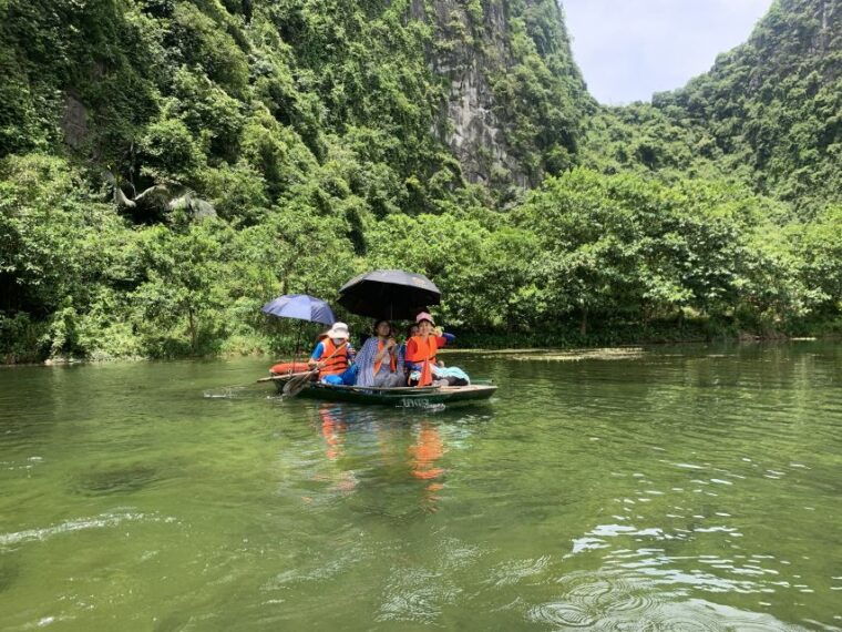 hanoi-bai-dinh-trang-an-mua-cave-with-small-group