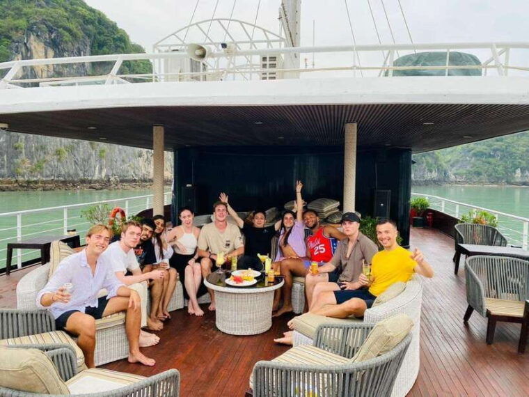 hanoi-ha-long-bay-cruise-5-stars-and-kaykaying