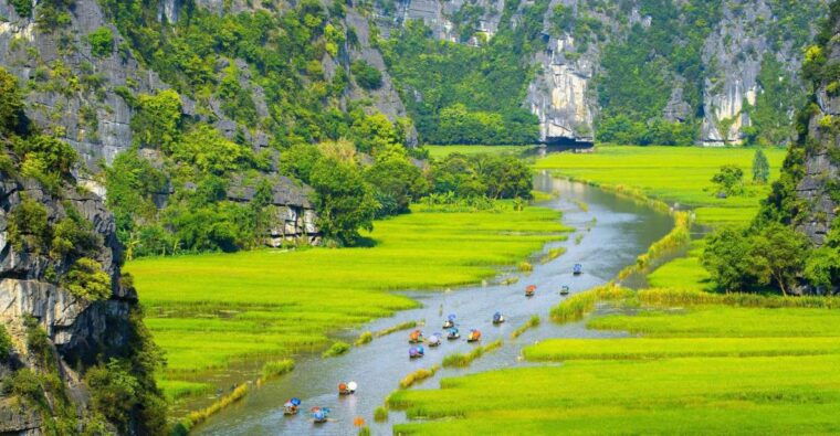 hanoi-ninh-binh-halong-2-d1n-trip-by-bus-bungalow-hotel